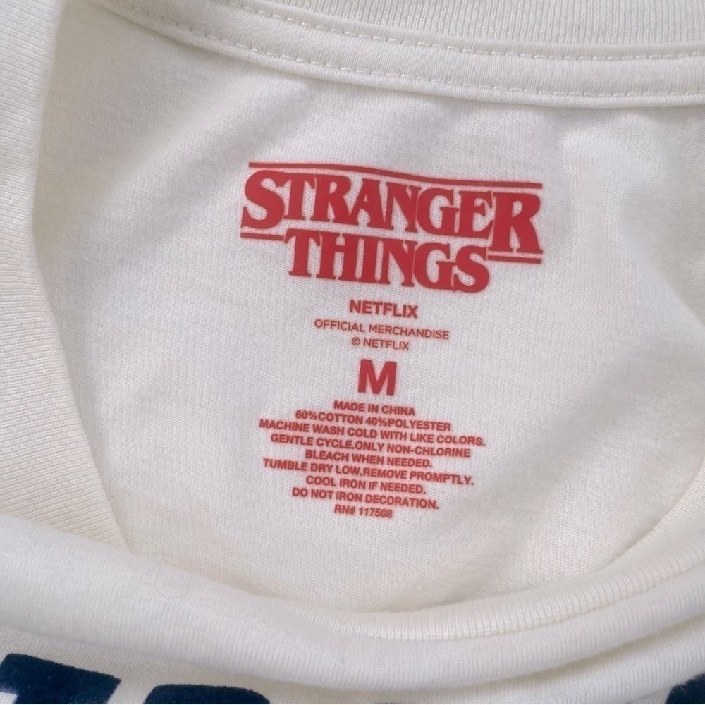 Netflix Stranger Things Retro Long sleeve Graphic Tee Boxy fit Size Medium - Picture 4 of 6